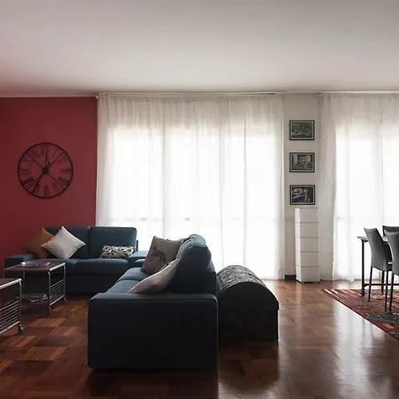 Luxurious 4bdr Penthouse Near Duomo Cathedral アパート ミラノ